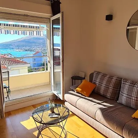 Apartment Deni *